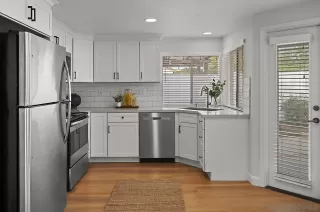 Photo #3: 260003843 Listing