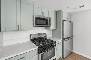 Photo #6: 260003874 Listing