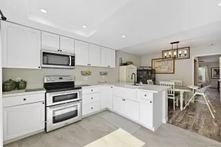 Photo #4: 260003997 Listing