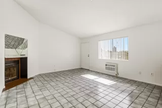 Photo #2: 260004115 Listing