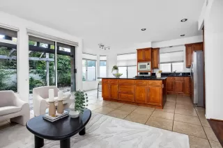 Photo #4: 260004140 Listing