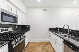 Photo #4: 260004359 Listing 