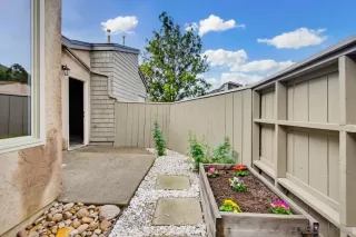 Photo #5: 260004433 Listing