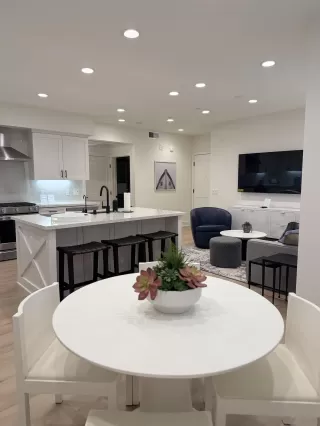 Photo #3: 260004434 Listing