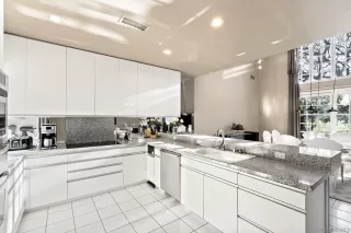 Photo #4: 260004446 Listing