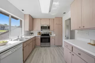 Photo #1: 260004472 Listing 