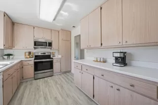 Photo #2: 260004472 Listing 