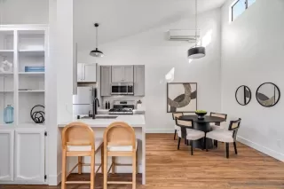 Photo #5: 260004600 Listing