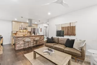 Photo #5: 260004894 Listing 