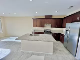 Photo #5: 260004971 Listing 