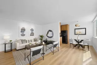 Browse active condo listings in HORIZON HOUSE