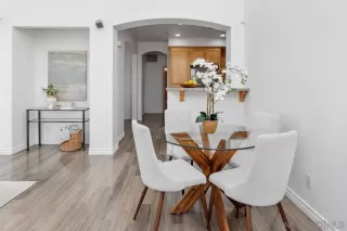 Photo #3: 260005051 Listing