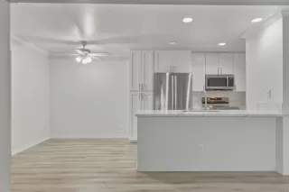 Photo #3: 260005054 Listing