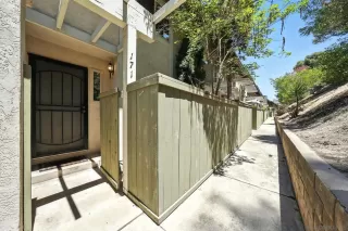 Photo #2: 260005148 Listing 