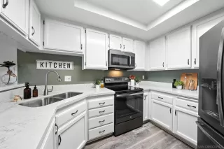 Photo #5: 260005148 Listing 