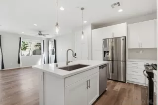 Photo #1: 260005152 Listing 