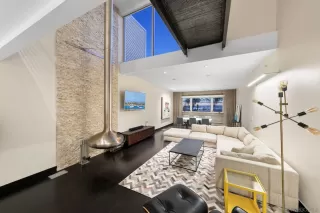 Photo #3: 260005528 Listing