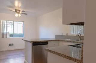 Photo #6: 260005552 Listing 