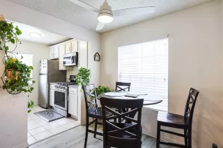 Photo #6: 260005716 Listing