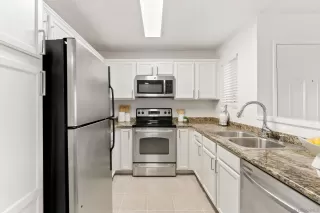 Photo #6: 260005732 Listing