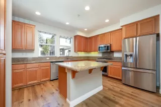 Photo #5: 260005816 Listing 