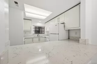 Photo #5: 260005849 Listing