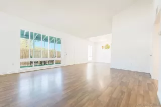 Photo #2: 260005898 Listing