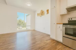 Photo #3: 260005898 Listing