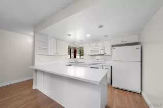 Photo #3: 260005899 Listing