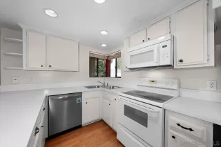 Photo #4: 260005899 Listing