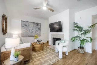 Photo #3: 260005912 Listing