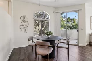 Photo #4: 260005924 Listing