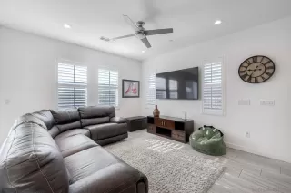 Photo #2: 260005939 Listing