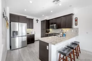 Photo #6: 260005939 Listing