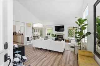 Photo #3: 260005940 Listing