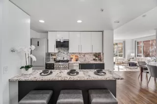 Photo #1: 260005949 Listing 