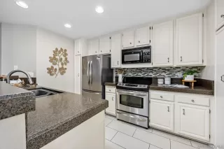 Photo #5: 260005956 Listing