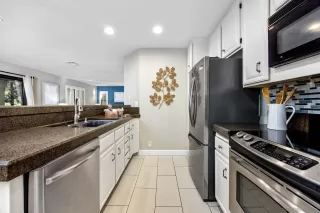 Photo #6: 260005956 Listing