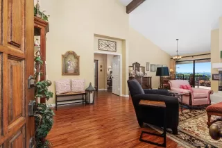 Photo #5: 260005974 Listing