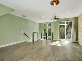 Photo #2: 260005975 Listing 