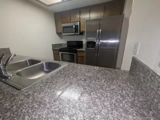 Photo #4: 260006007 Listing