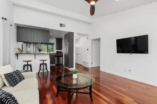 Photo #2: 260006051 Listing