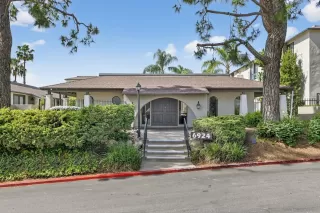 Browse active condo listings in HYDE PARK VILLAS