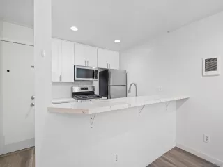 Photo #2: 260006578 Listing