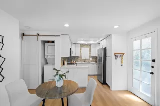 Photo #4: 260006673 Listing