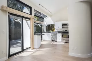 Photo #5: 260006730 Listing