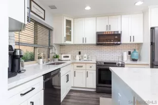 Photo #3: 260006828 Listing 