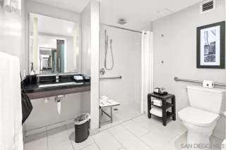 Photo #4: 260007015 Listing