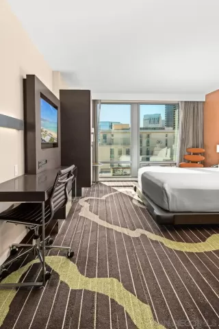 Photo #6: 260007015 Listing