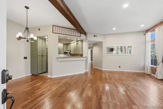 Photo #3: 260007059 Listing